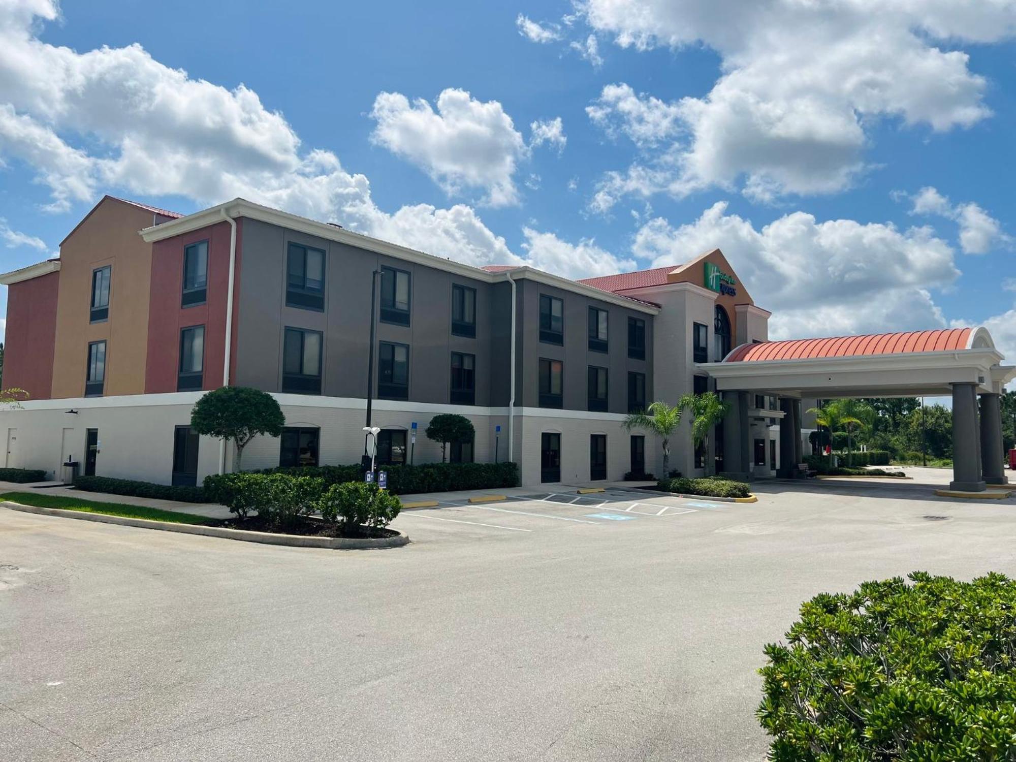 Holiday Inn Express & Suites Sebring By Ihg Exterior foto